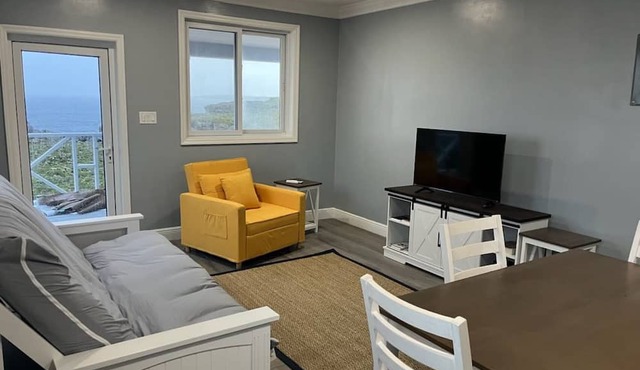 Charming private cottage with WiFi and AC in beautiful Whale Point