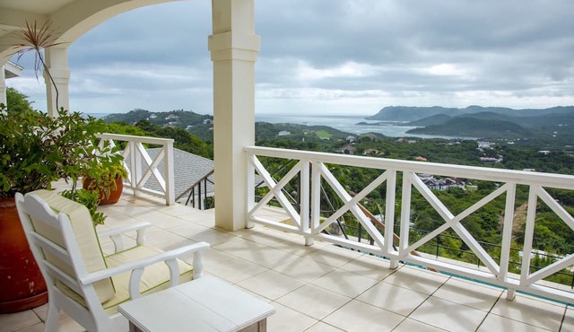 Zephyr Hill - 2 bedroom Villa with awe inspiring views 2 Villa by RedAwning