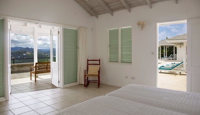 Zephyr Hill - 4 bedroom Villa with awe inspiring views 4 Villa by RedAwning