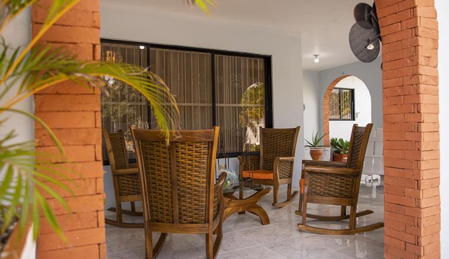 OASIS OF PEACE- Spacious 4 bedroom house w/garden!