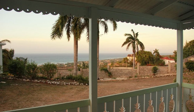 Sunshine Lodge- Your Home Away From Home