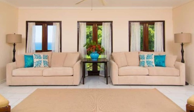 Hospitality Expert HALF HILL: Pool, Beach & Chef