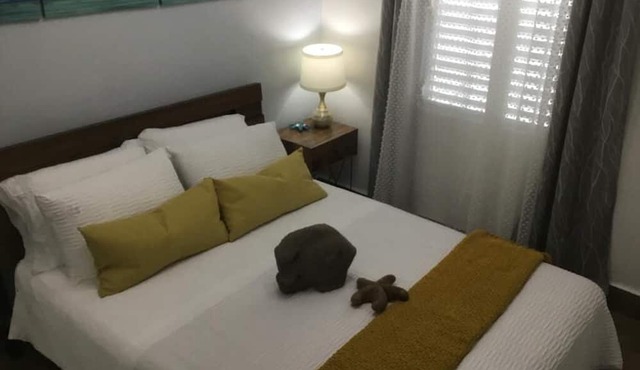On the beach Villa; free parking, walk to restaurants, minutes from the airport