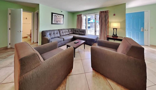 Cozy 2 BR Pool View Condo - C 1 in Put-in-Bay