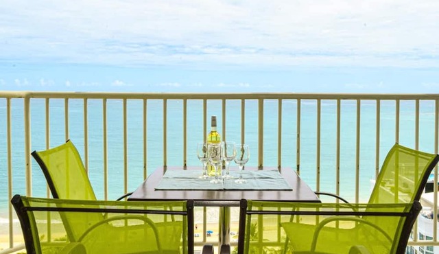 ibOceanview Retreat, Stunning Ocean Views, Pool, & Walk to Beach & Dining
