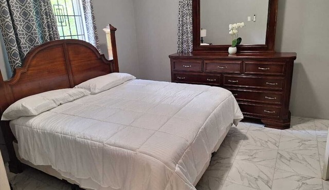 1-bedroom house in peaceful Hordley with air conditioning
