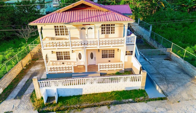 LaKay Mwen-Marvelous 2-bedroom house with AC and king bed in charming Soufrière