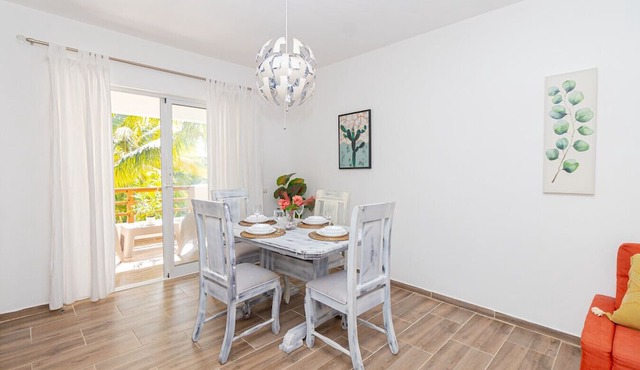 Luxury 1BR Oasis Paraiso Residence
