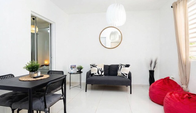 Modern 2BR Near Airport/Free Parking/Fast WiFi