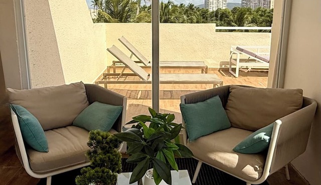 Casa Cielo Azul-Beachfront, private rooftop; 3 bedroom, 2 bath Luquillo Escape