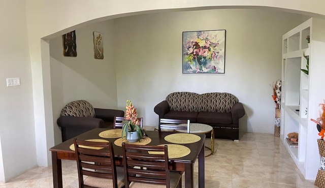 Welcoming 2-bedroom house with AC in Long Bay