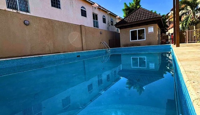 Casa Pors Luxury Apartment with Security, Pool, Gym, & AC in Charming Kingston 6