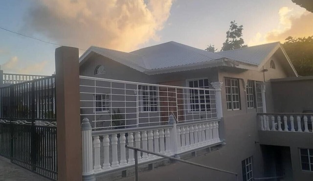Lovely 2 Bedroom with EnSite Apartment and Pool