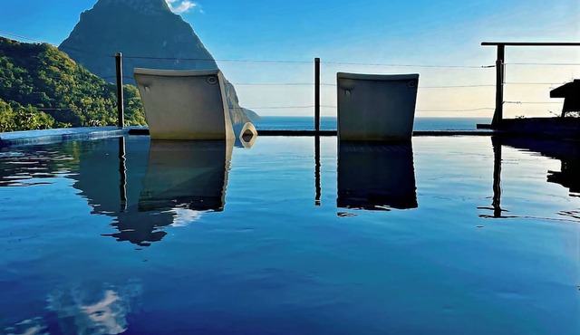 Soufrière Views w/Baclony | Breakfast & Pool