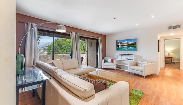 Palm Springs 2 Bedroom Escape . Heated Pool, Spa & Glorious Mountain Views in Palm Springs