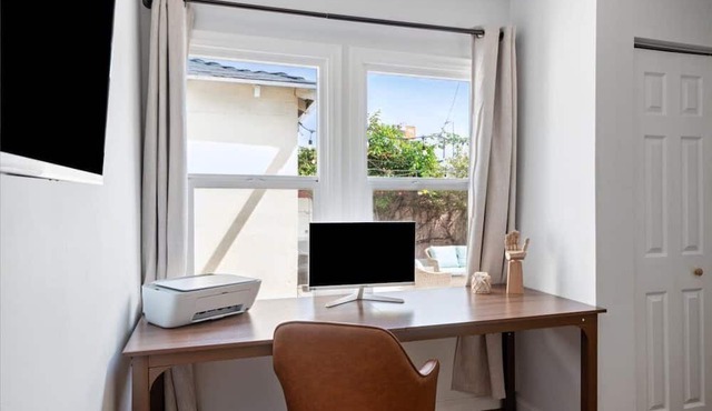 Cosy 3BD Home by Santa Monica - Beach & Airport 10 min away in Los Angeles
