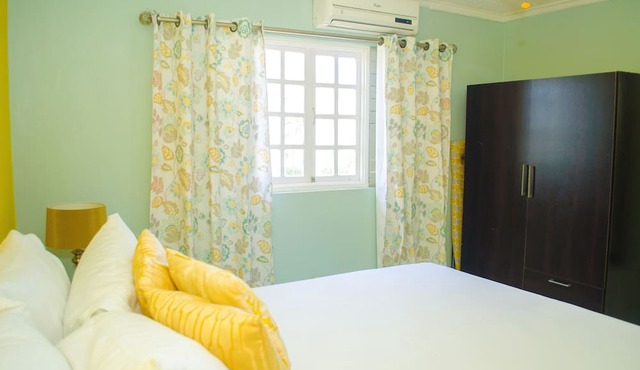 Kingston Guest Apt at Oakland