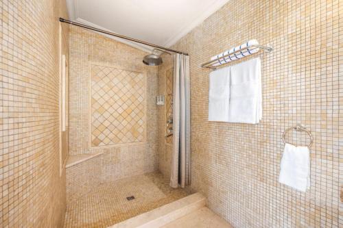 Luxury 6BR Nature's dream Villa by Bocobay