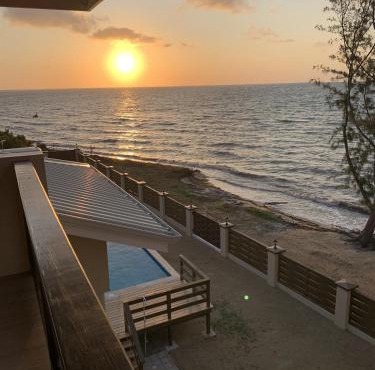 Elegant Beachfront Villa Pool & Beach Family Fun