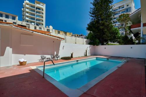Roy Arias Suites & Residences