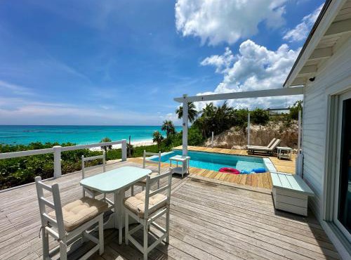 Eleuthera Retreat - Private Villa & Cottages on pink sand beachfront