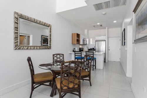 AL313 -Resort Pool-Beach Tennis court- 2BR condo-Close to Palm Beach