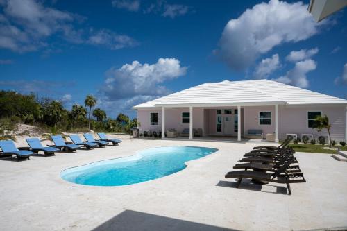 Pink Sands Point estate