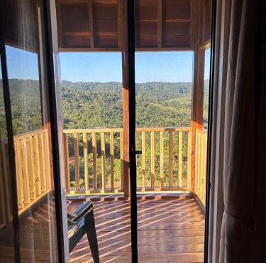 Stellar Cottage w Amazing Views on Hummingbird Hwy
