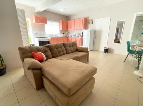 Amazing 2-Bedroom Apt Sleeps 3 Warm & Cosy