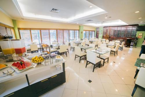 Courtleigh Hotel & Suites